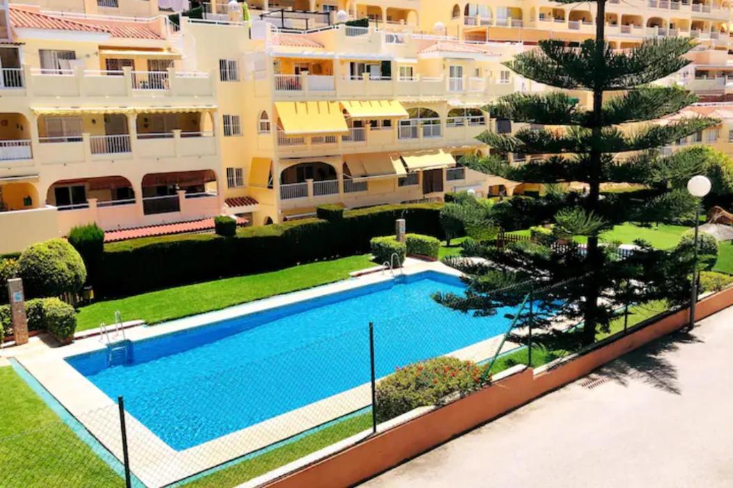 Piso En Zona Tranquila De - Torrequebrada Golf Apartment Benalmadena Luaran gambar